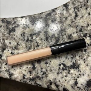 Chanel concealer B20